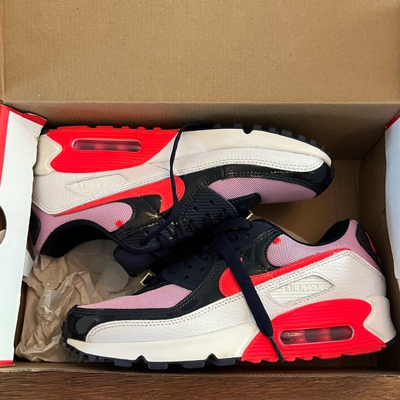 Nike “Cuban Link” Air Max 90 Sneakers - Picture 6 of 6